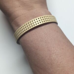 533 Cream Leather Cuff Bracelet with‎ Silver Belt Buckle Clasp